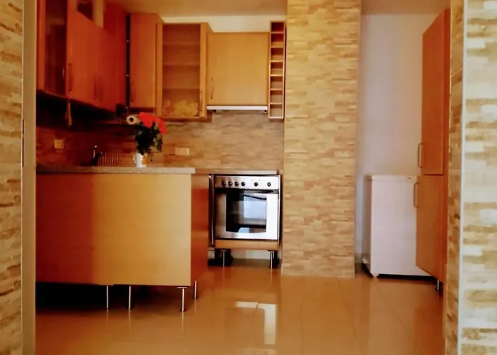 Simple, Elegant Travel Daire *